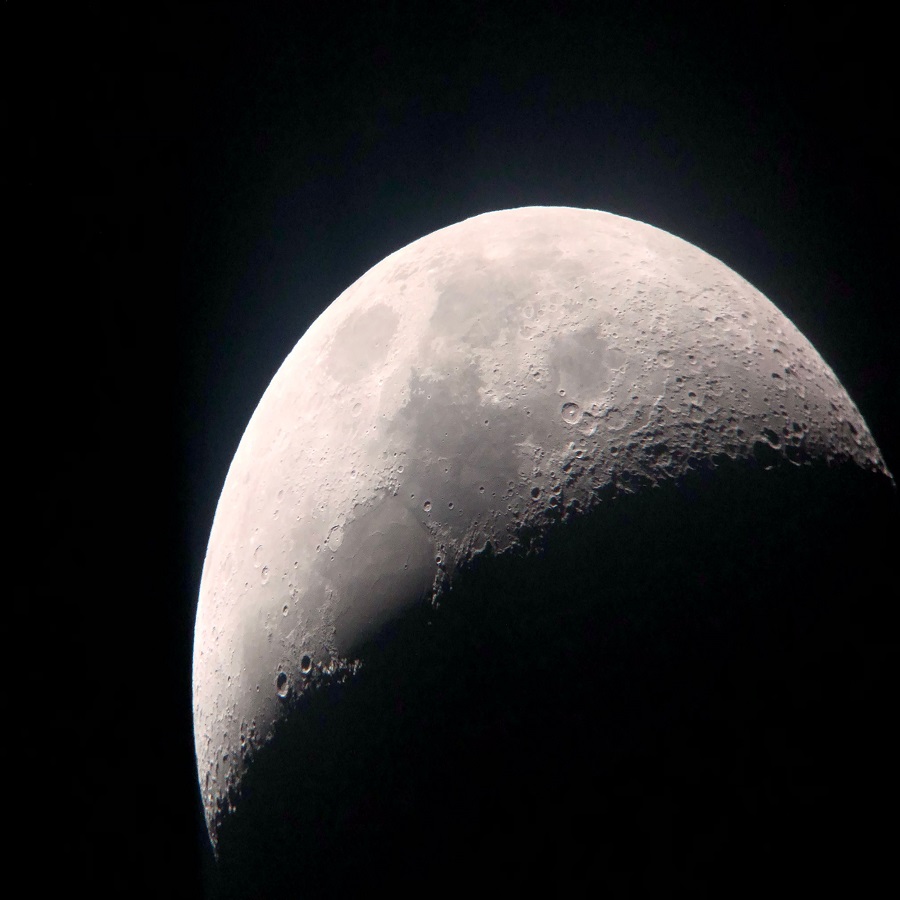 how to take pictures of the moon with smartphone